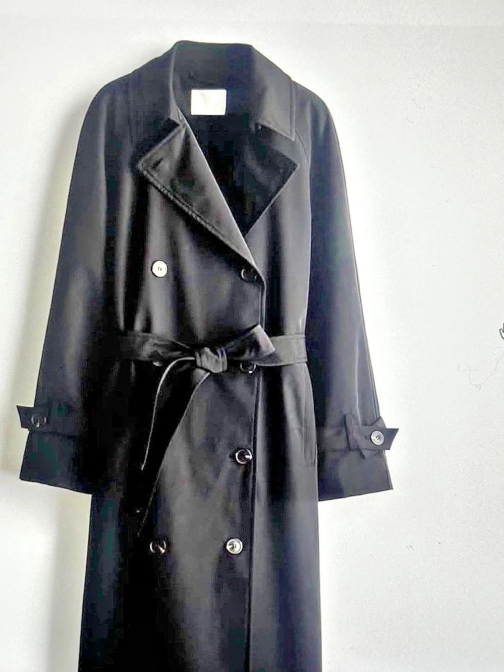 H&Medium Black Trench Coat Size Medium Like New
